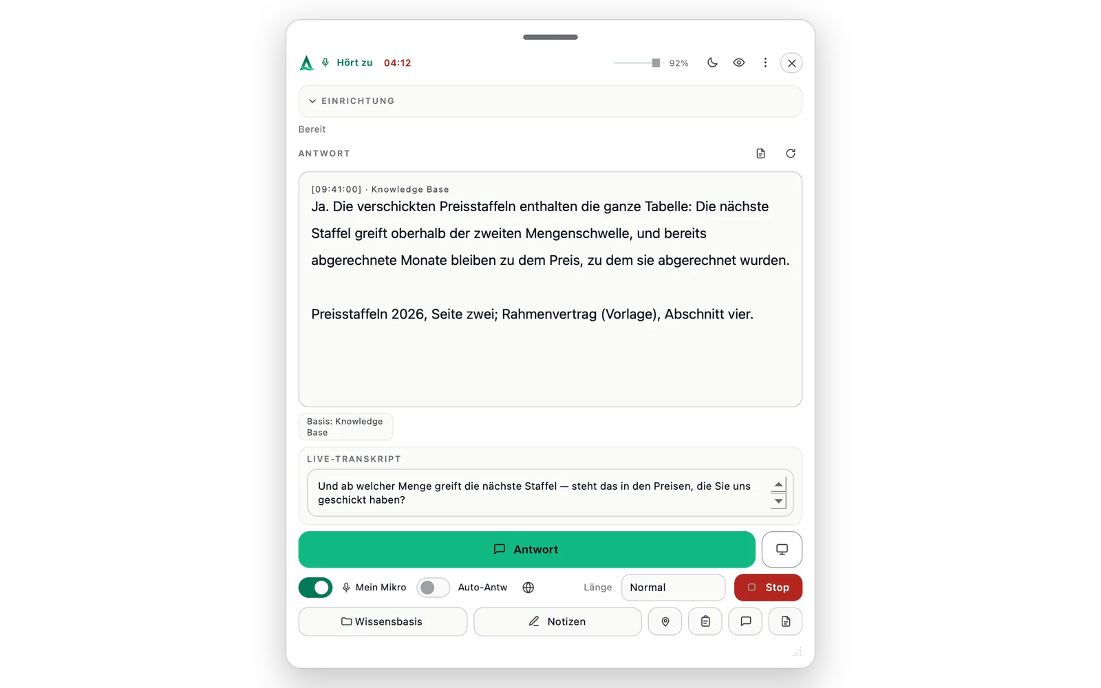 Der Live-Assistent beantwortet eine Frage zur Preisstaffel aus den hochgeladenen Dokumenten und nennt die Quelle